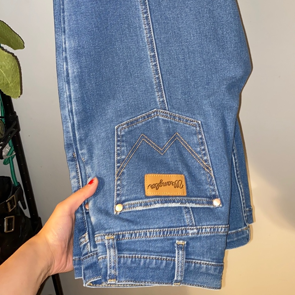 Woman’s wrangler 29x34